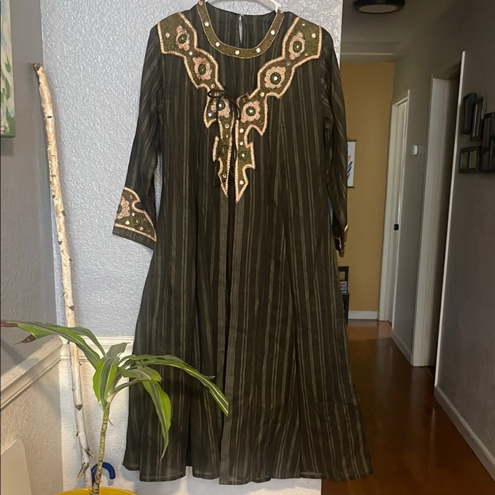 Handmade Sari Tunic Kurta Embroidered Black and Gold Dress LARP Ren Fair 10